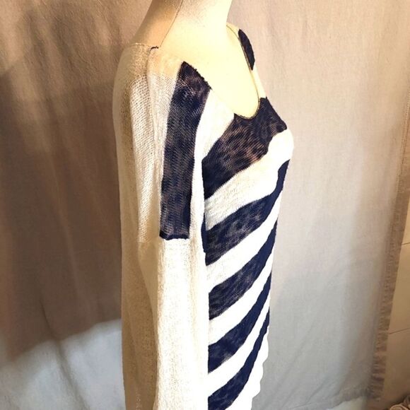 Womens Xhilaration Navy and Cream striped lightweight top size Medium - Picture 3 of 11